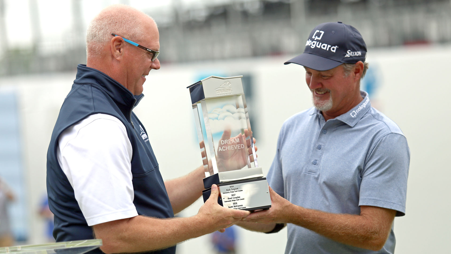 '19 AmFam Kelly accepts trophy